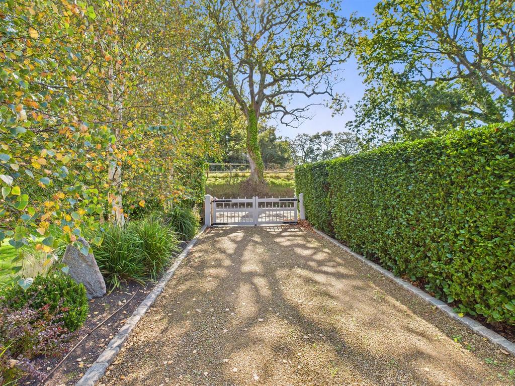 CAM04392 G0-PR0146-STILL005.jpg