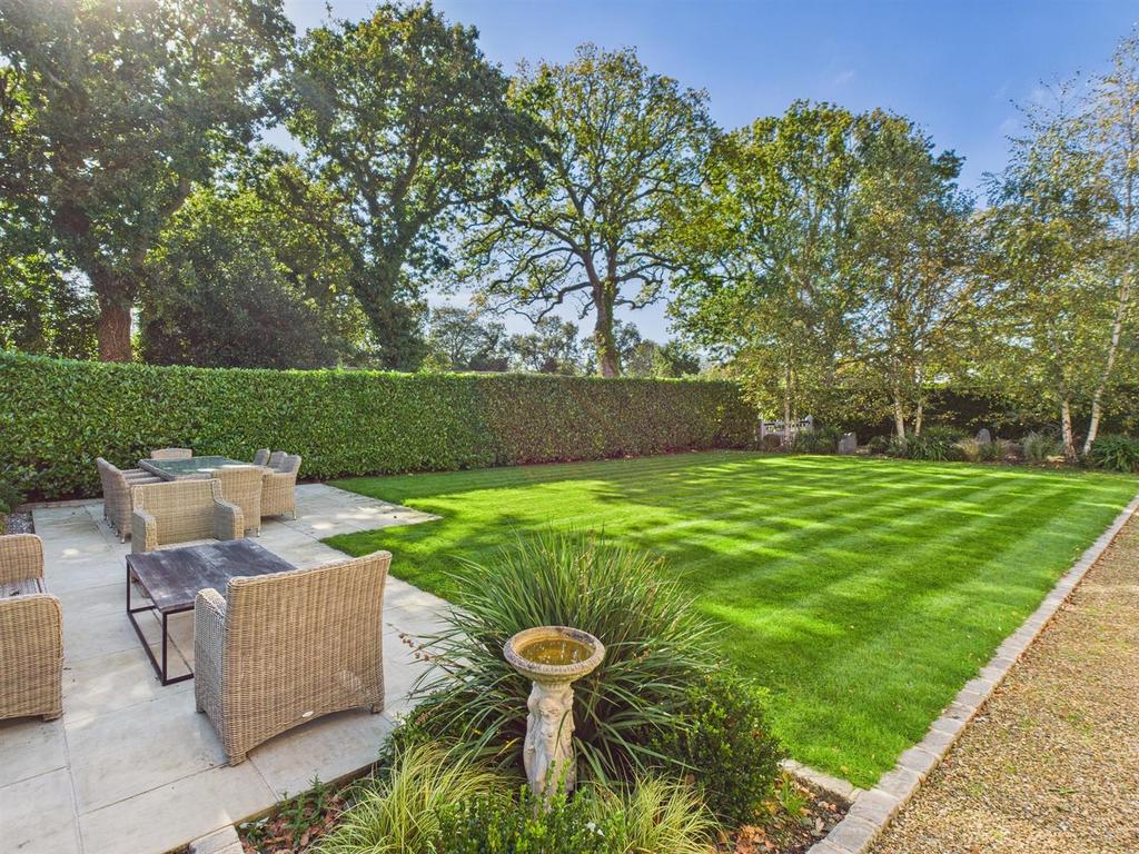 CAM04392 G0-PR0146-STILL008.jpg