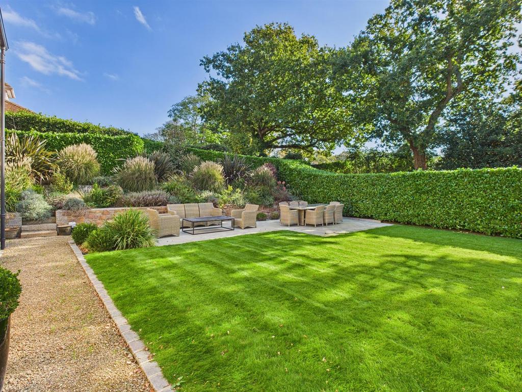 CAM04392 G0-PR0146-STILL003.jpg