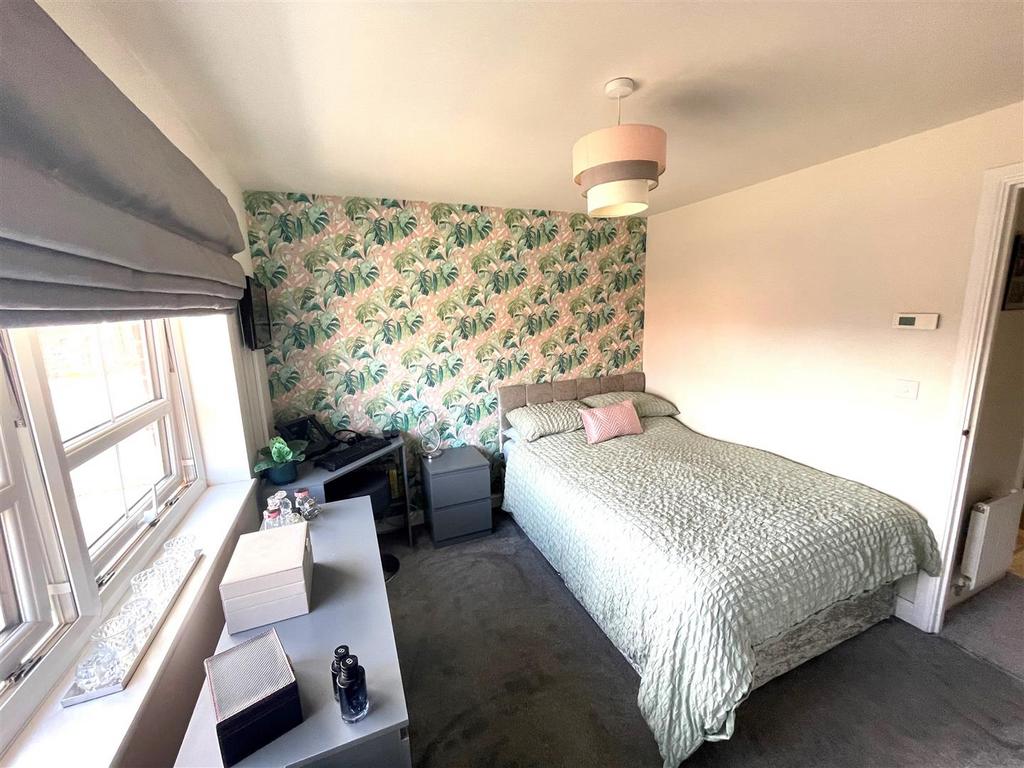 Bedroom 1.jpg