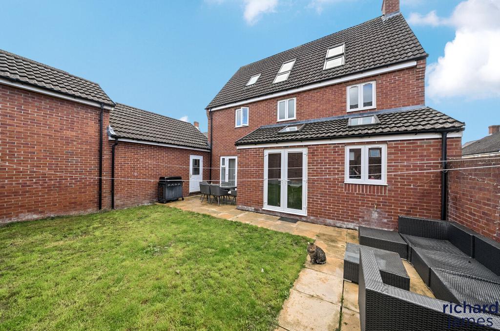 11b34f9aea2349f0a3f72d1b16810ce7