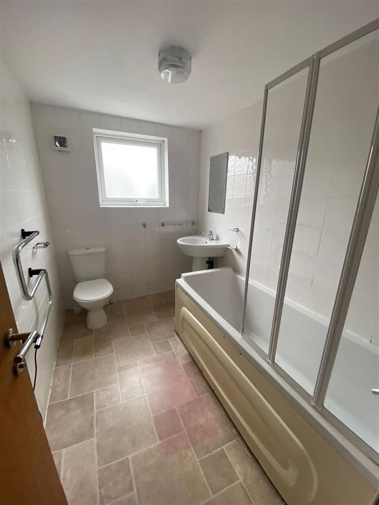 Bathroom 1.jpg
