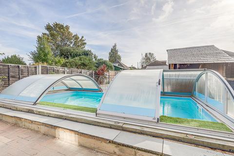 3 bedroom semi-detached house for sale, Denton Avenue, Westcliff-on-sea, SS0