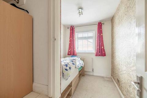 3 bedroom end of terrace house for sale, Oak End Drive, Iver Heath SL0