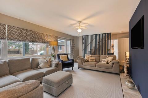 undefined, Beautifully Renovated Home in Weybourne