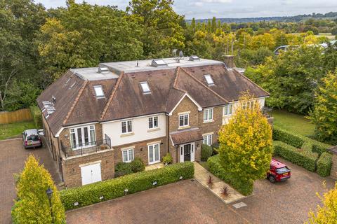 2 bedroom flat for sale, Bisham House, Woodside Gardens, Marlow, Buckinghamshire, SL7 1FQ