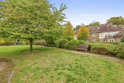 2 bedroom flat for sale, Bisham House, Woodside Gardens, Marlow, Buckinghamshire, SL7 1FQ