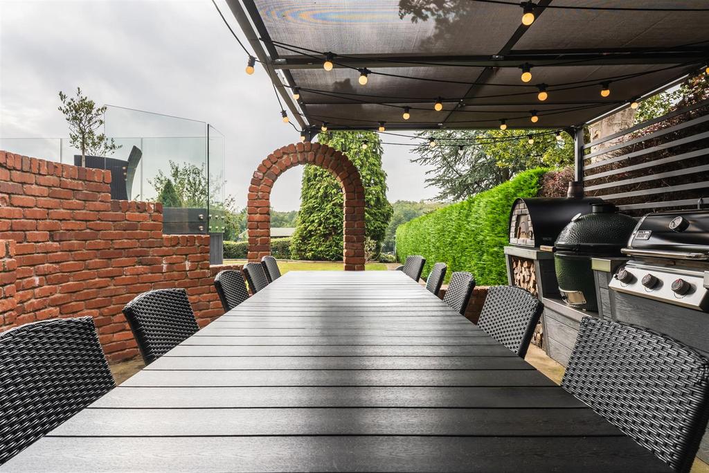Outdoor Kitchen