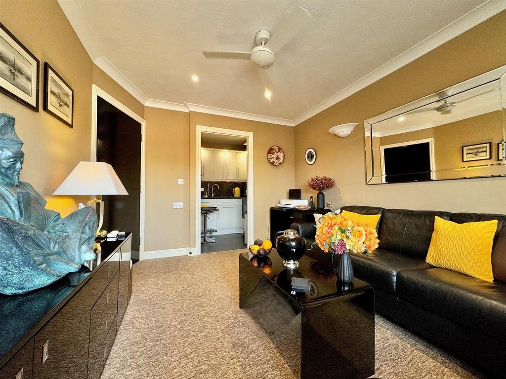 Lounge3.jpg