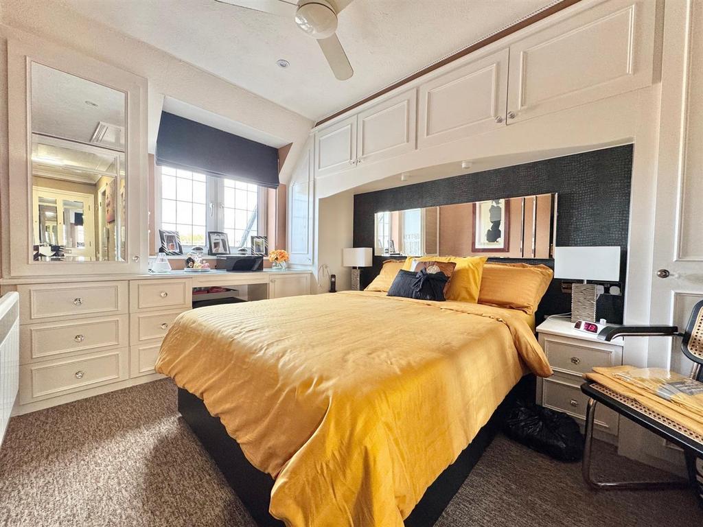 Bed1.jpg