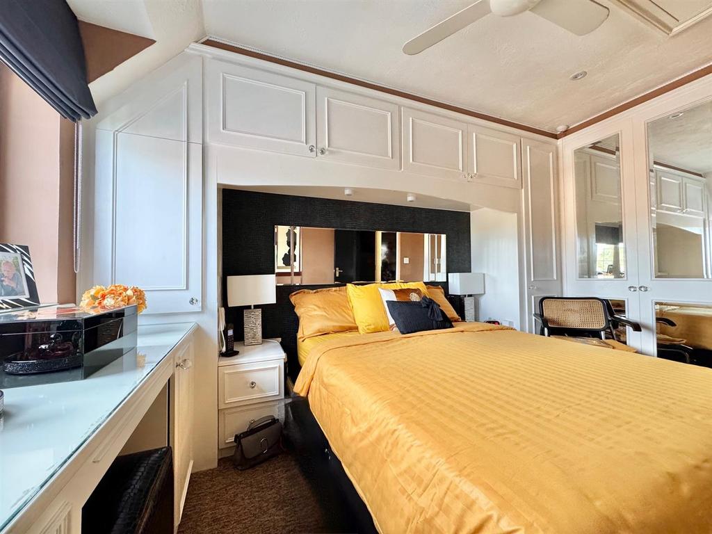 Bed1a.jpg
