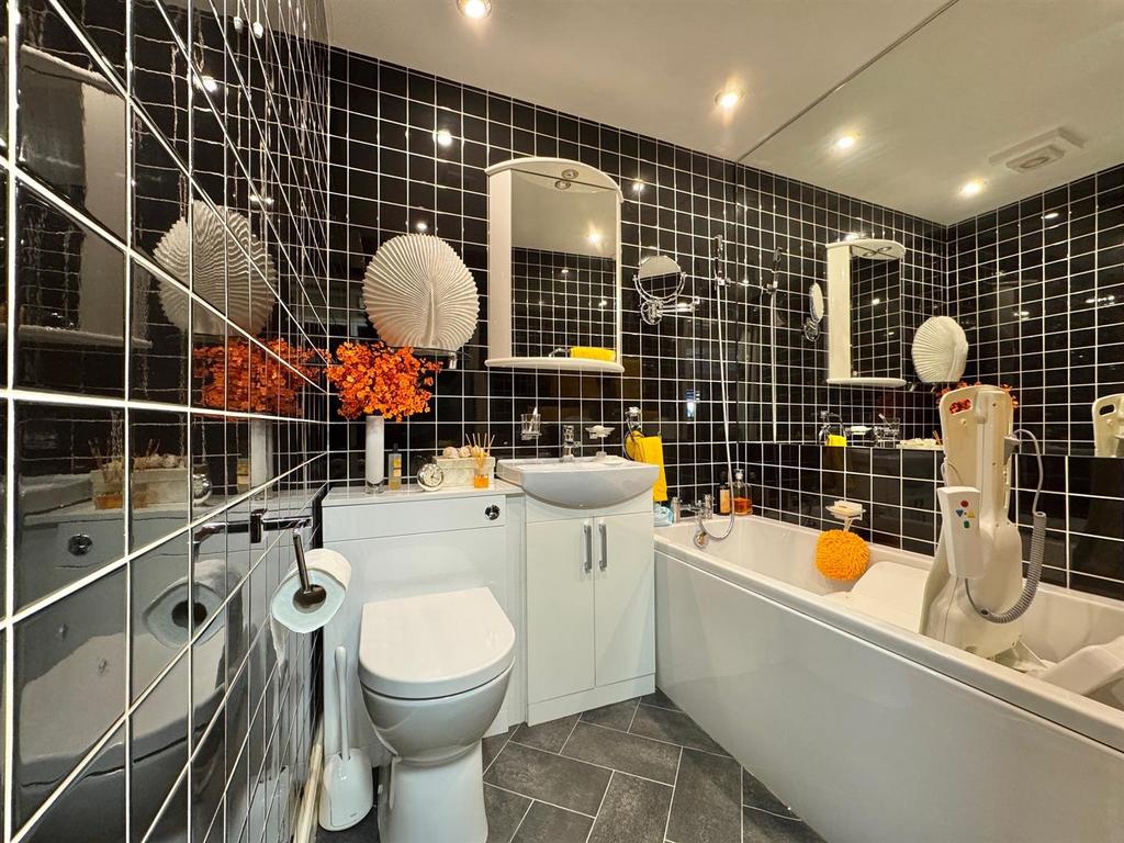 Bathroom1.jpeg.jpg