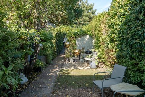199 Manor Road, Chigwell, IG7 4JY