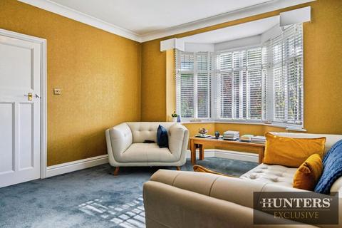 4 bedroom detached house for sale, Woodland Ravine, Scarborough, YO12 6TA