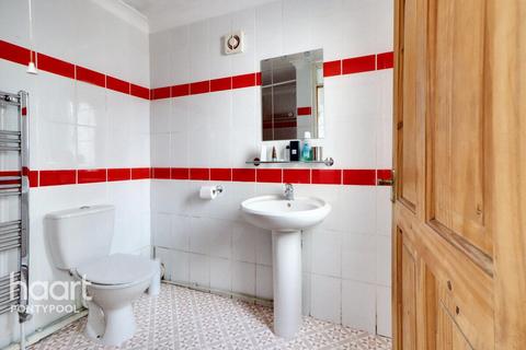 2 bedroom cottage for sale, Snail Creep Terrace, Pontypool