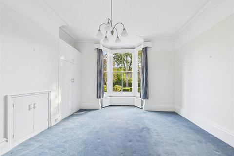 undefined, Southfield, Hessle