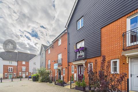 3 bedroom terraced house for sale, Wagtail Drive, Stowmarket