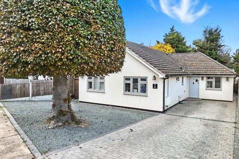 4 bedroom detached bungalow for sale, Elizabeth Drive, Wickford, SS12