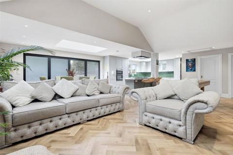 4 bedroom detached bungalow for sale, Elizabeth Drive, Wickford, SS12