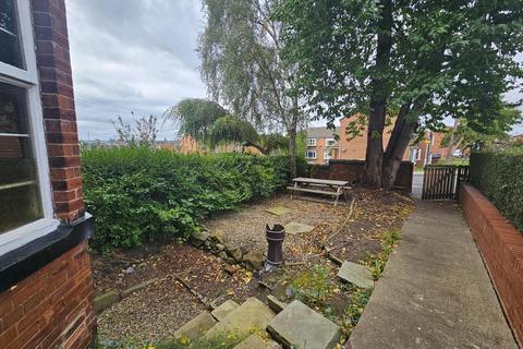 6 bedroom house to rent, Consort Terrace, Leeds