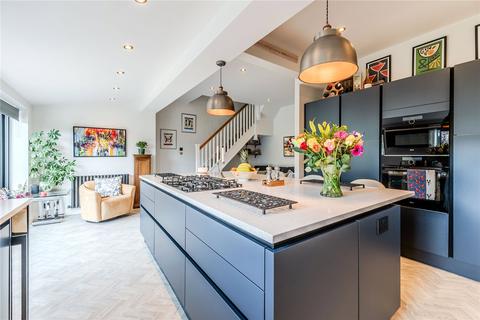 2 bedroom bungalow for sale, High Moor Grove, Leeds