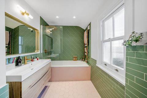 22 Bryanstone Road, London, N8 8TN