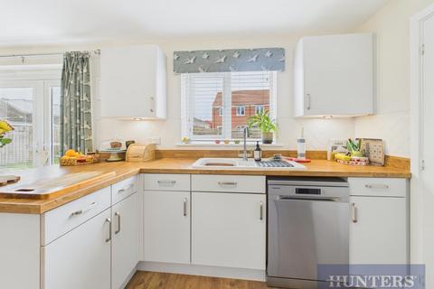 4 bedroom detached house for sale, Senior Drive, Scarborough