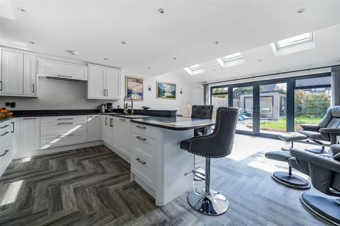 4 bedroom detached house for sale, Manor Green, Stratford Upon Avon