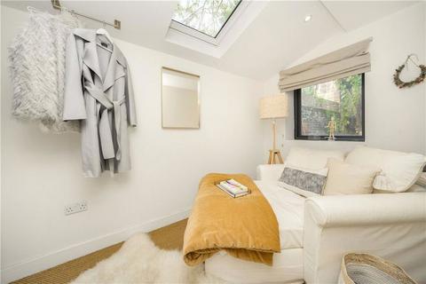 2 bedroom flat for sale, Blythe Road, London W14
