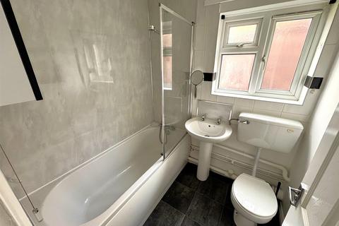 27 Kirkwall, Corby, NN17 2QZ