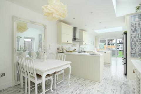 undefined, Hersham Road, Hersham, KT12