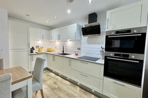 11 Brattice Way, Mapplewell, Barnsley, S75 6GX