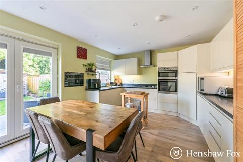 26 Barnes Close, West Wellow, Romsey, SO51 6ET