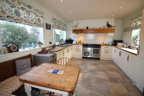 4 bedroom detached house for sale, Callington Road, Saltash