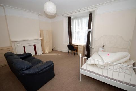 6 bedroom house to rent, Clarendon Avenue, Leamington Spa