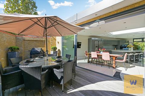 4 bedroom end of terrace house for sale, Stott Close, London, SW18