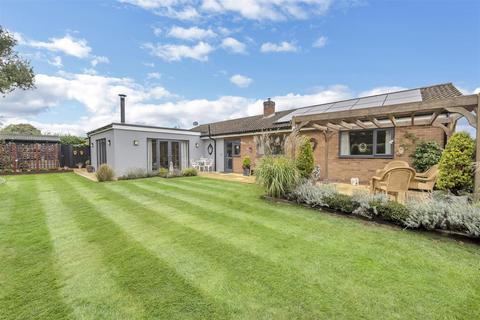 undefined, Douglas Close, Croxton