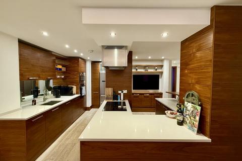 3 bedroom flat to rent, Elm Park Gardens, Chelsea, London, SW10