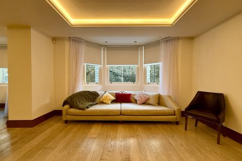 3 bedroom flat to rent, Elm Park Gardens, Chelsea, London, SW10