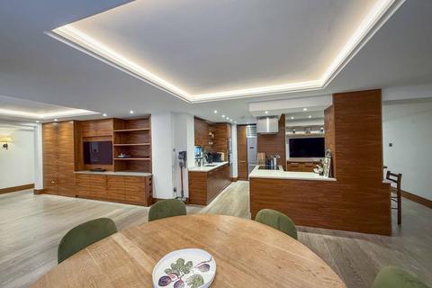 3 bedroom flat to rent, Elm Park Gardens, Chelsea, London, SW10