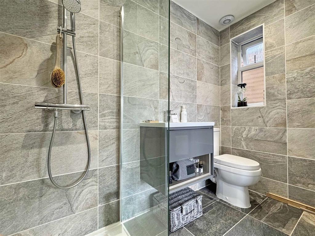 En-Suite b.jpg