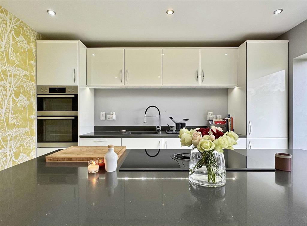 Kitchen d.jpg
