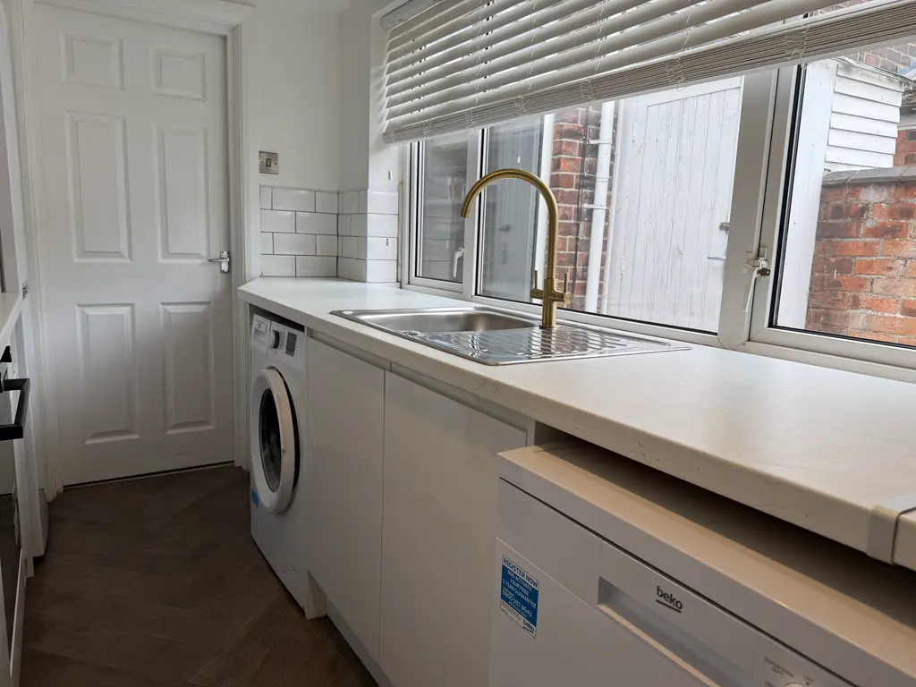 Spare-rooms---student-house---west-end-image-8.jpg