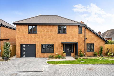4 bedroom detached house for sale, Chartland Close, Bookham