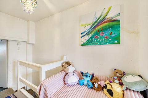 undefined, Heyworth Road, London