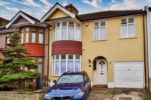 4 bedroom house for sale, Beccles Drive, Barking IG11
