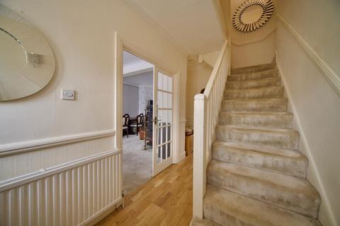 4 bedroom house for sale, Beccles Drive, Barking IG11