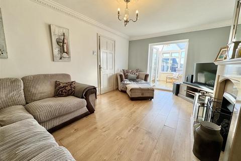 4 bedroom semi-detached house for sale, Ridings Avenue, Smithies, Barnsley S71 2AT