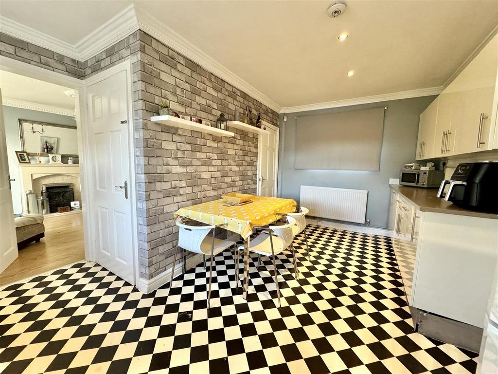 Dining kitchen