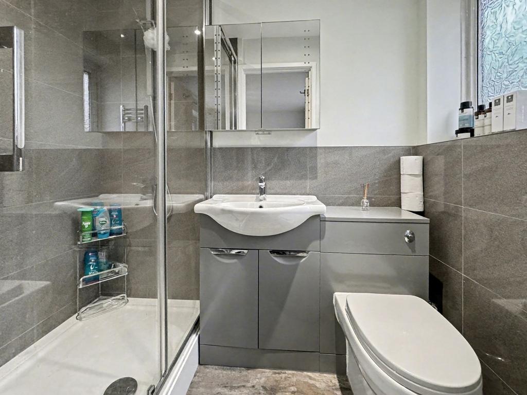 En-Suite Bathroom